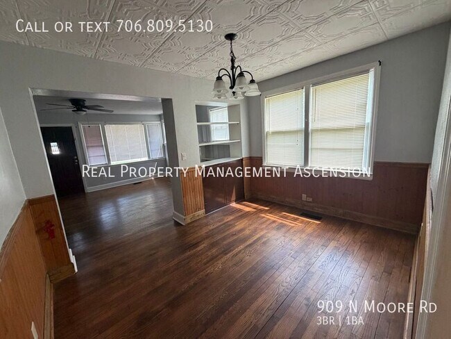 Building Photo - 909 N Moore Rd