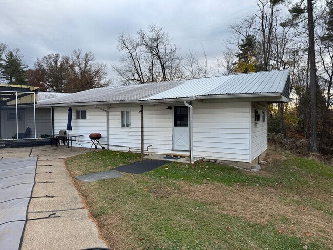 Building Photo - 4813 Sayre Ave