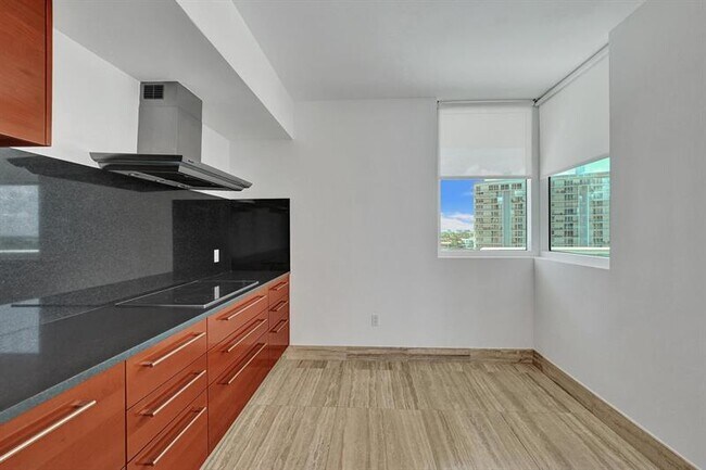 Building Photo - 101 S Fort Lauderdale Beach Blvd