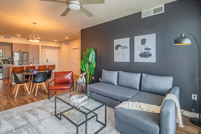 Building Photo - 1890 S Country Club Way