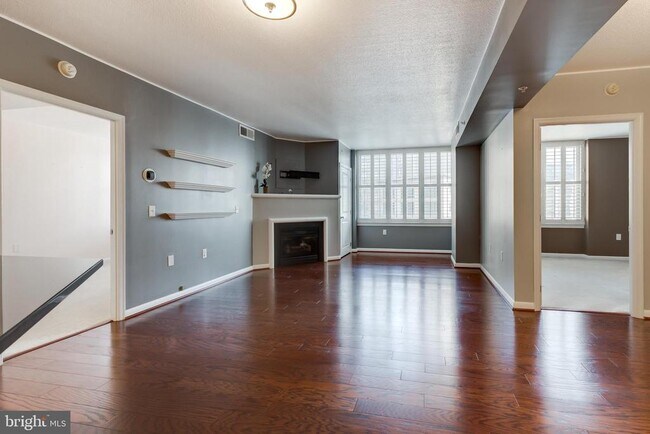 Building Photo - 851 N Glebe Rd