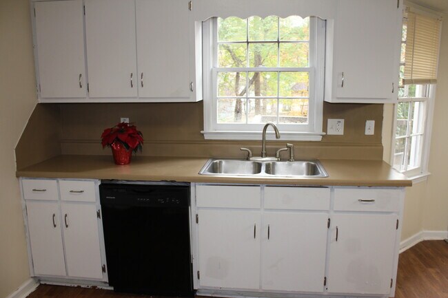 Building Photo - 1410 Ashbrook Dr NW