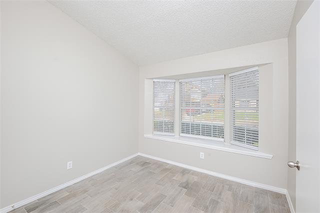 Building Photo - 4644 Baytree Dr