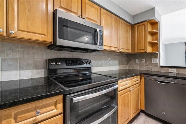 Building Photo - 2032 Alta Meadows Ln