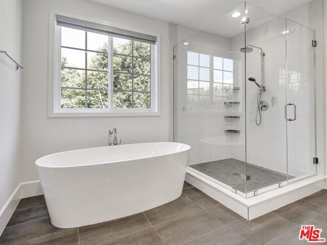 Building Photo - 10593 Kinnard Ave