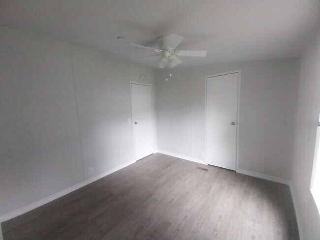 Building Photo - Stunning Manufactured house ready to move in!