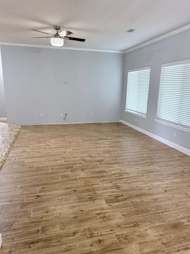 Building Photo - Beautiful 3 Bedroom and 2 Bathroom House