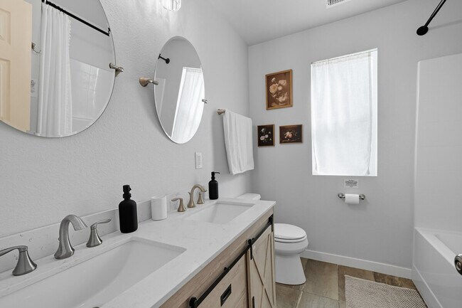 Building Photo - 1119 Prosser Ave