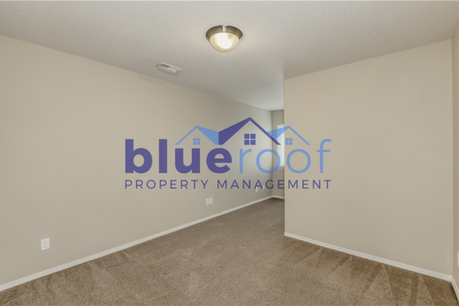 Building Photo - 2412 NW Roseburg Terrace