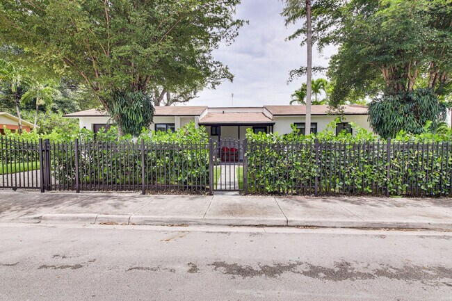 Building Photo - 6124 SW 64th Terrace
