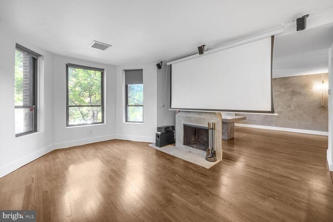 Building Photo - 2038 18th St NW