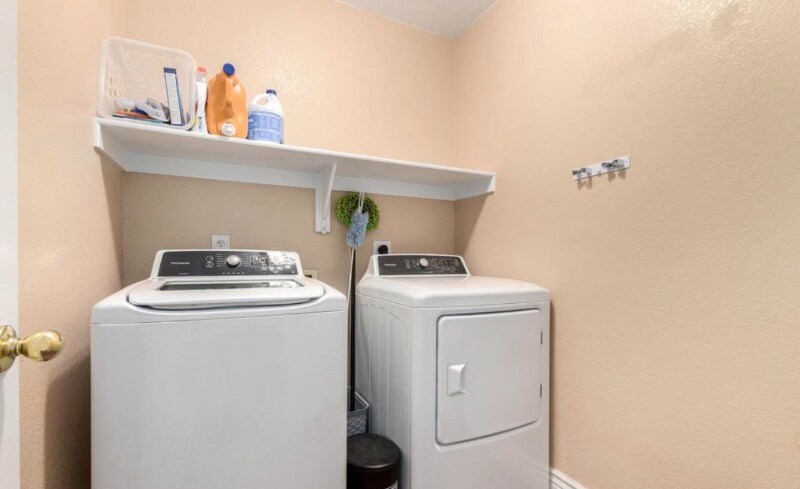 Building Photo - 22556 N Haley Dr