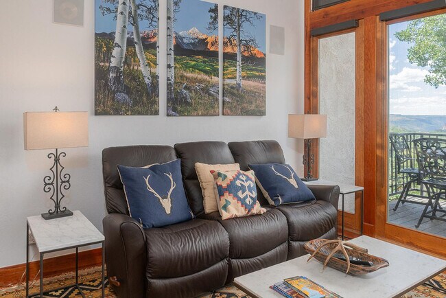 Building Photo - 100 Aspen Ridge Dr