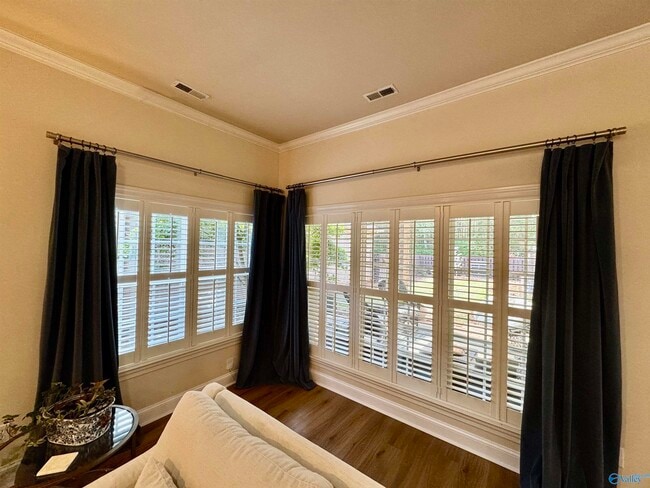 Building Photo - 1024 Split Rock Cove