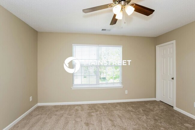 Building Photo - 3 Bedroom Pet-Friendly Home in Charlotte, NC with Main Street Renewal