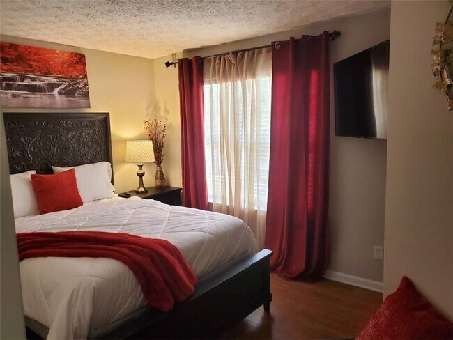 Building Photo - 2984 Rapids Dr