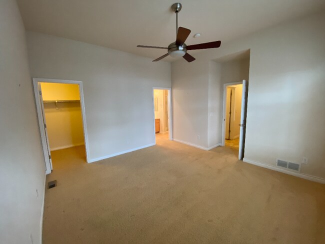 Building Photo - Available September! Beautiful and Spacious Home in Central Park!