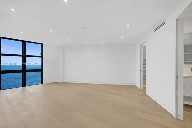 Building Photo - 1111 Crandon Blvd