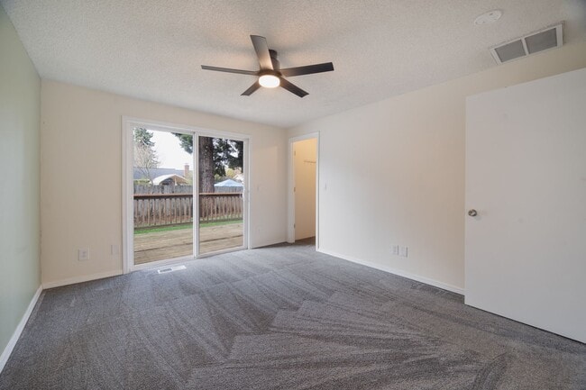 Building Photo - Living & Family Room! Freshly updated!