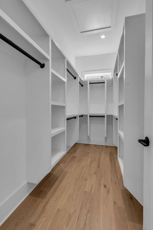 Building Photo - Modern Living in Wedgewood Houston