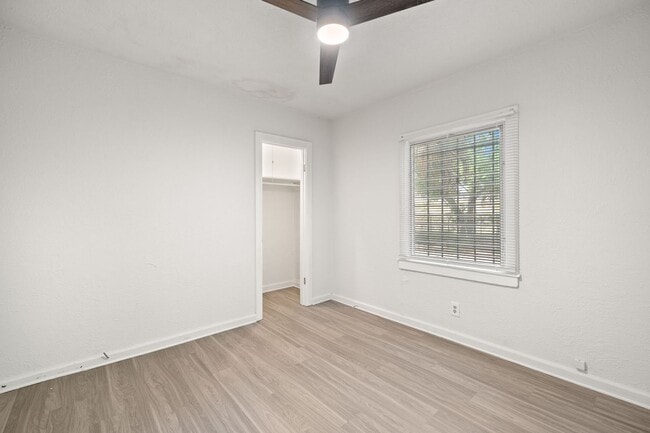 Building Photo - Historic Hyde Park Gem: Fully Renovated 2-...