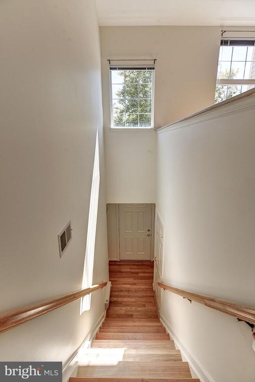 Building Photo - 10706 Symphony Way