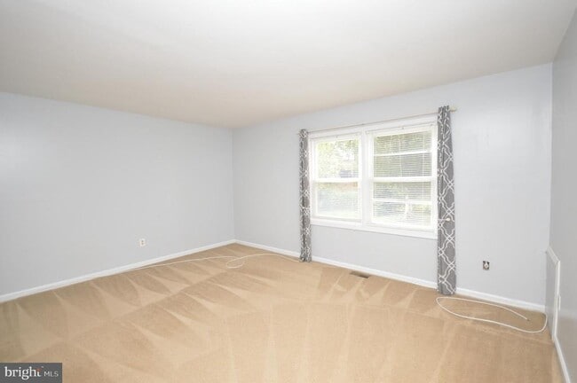 Building Photo - 7017 Lombard Ln