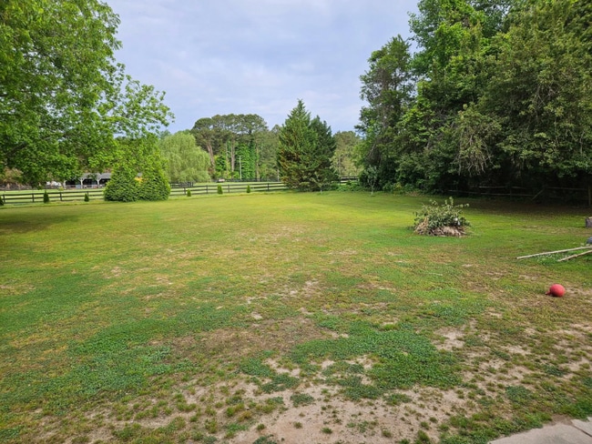 Building Photo - 8096 Roaring Springs Rd