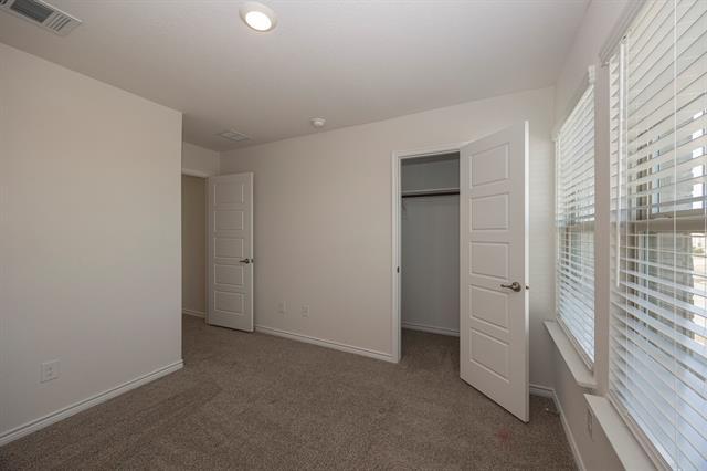 Building Photo - 1001 Marigold St