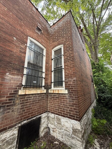 Building Photo - 5457 Geraldine Ave
