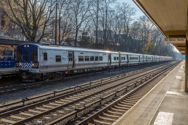 Building Photo - 21 Fairview Ave