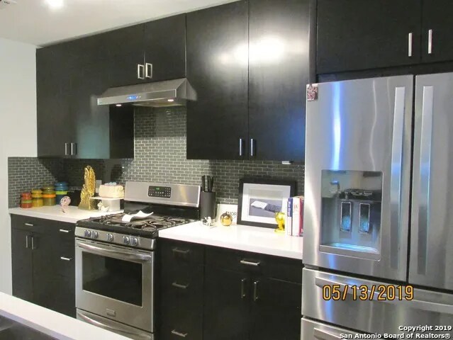 Building Photo - 207 E Castle Ln