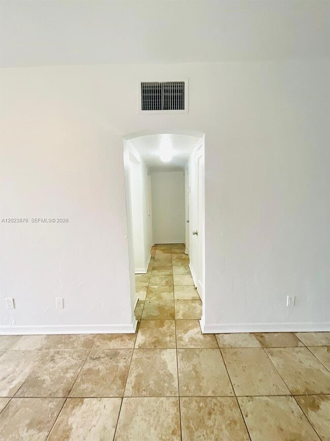 Building Photo - 1020 SW 36th Ct