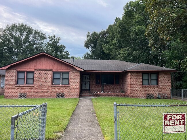 Building Photo - 2446 Balis Dr