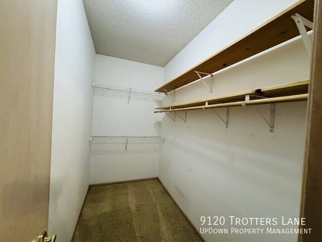 Building Photo - 9120 Trotters Ln