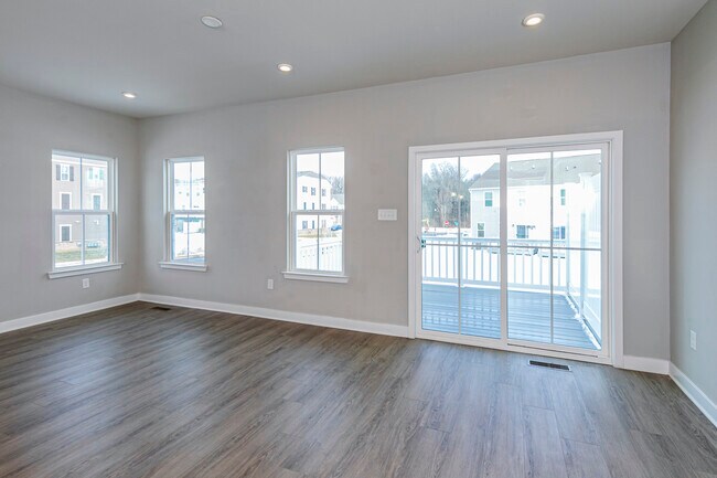 Building Photo - 2410 Lenox Dr