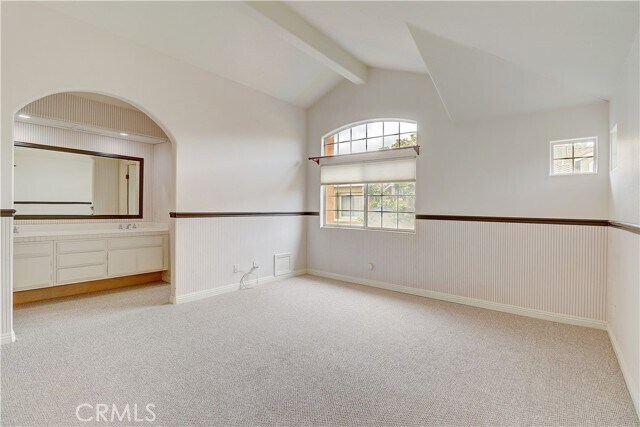 Building Photo - 22 Matisse Cir