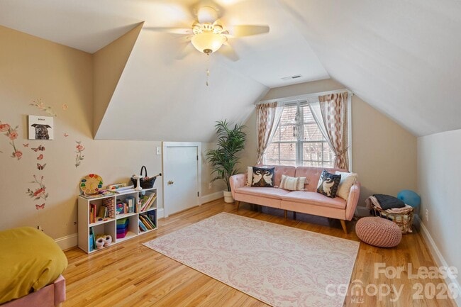 Building Photo - 425 E Tremont Ave