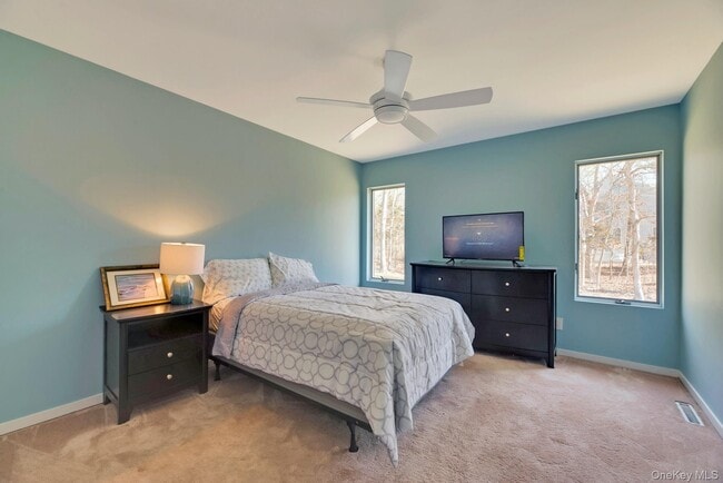 Building Photo - 35 Bay Ave W