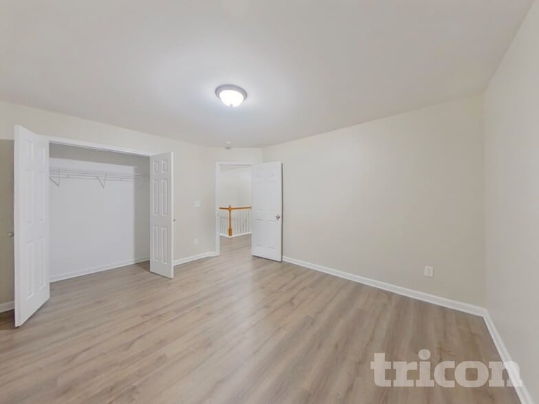 Building Photo - 215 Harrowfield Heights