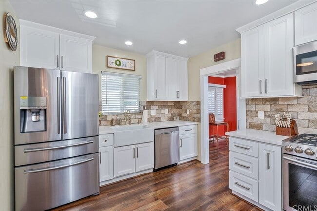 Building Photo - 926 N San Gabriel Ave