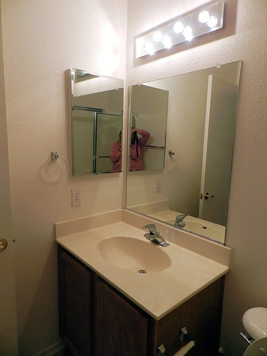 Guest Bath - 1843 Leander Ln