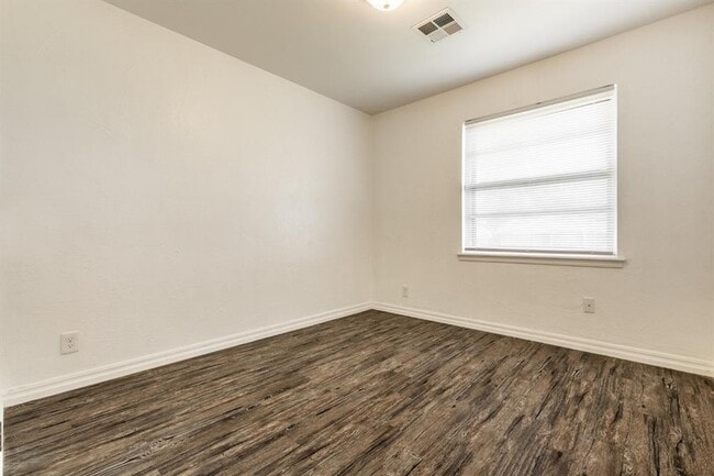 Building Photo - 709 NE 79th Pl