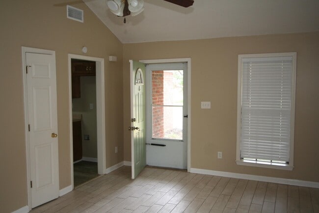 Building Photo - 9793 Riggan Dr