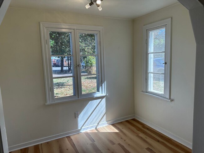 Building Photo - Updated 4 bedroom home on a huge lot!