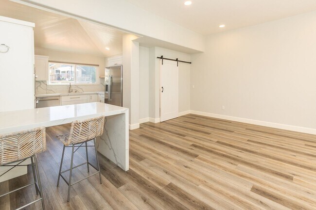 Building Photo - Beautiful 3Bed/2.5Bath Oceanview Home in C...