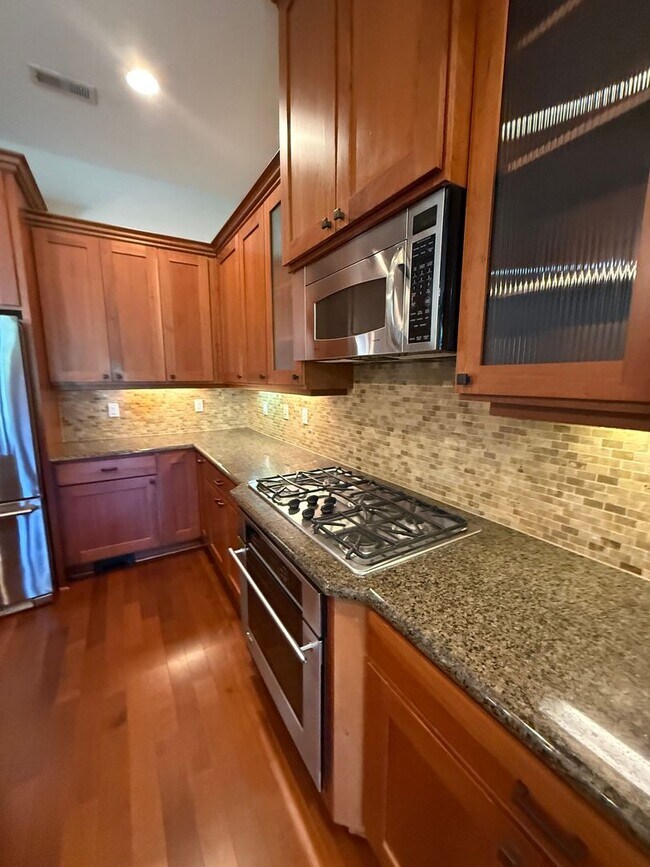 Building Photo - Stunning Contemporary townhome in Coveted Peterkort Woods, near St. Vincent's in Cedar Mill