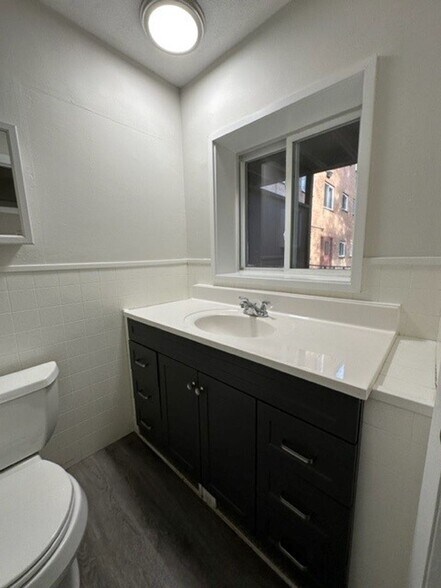 Building Photo - 731 River St