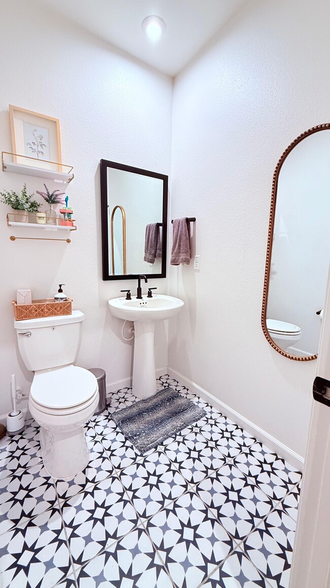 Building Photo - 1580 Blue Moon Ln