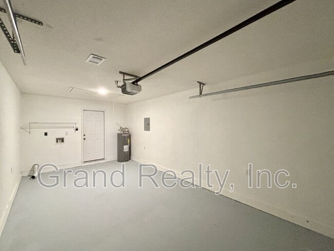 Building Photo - 5574 Econfina St